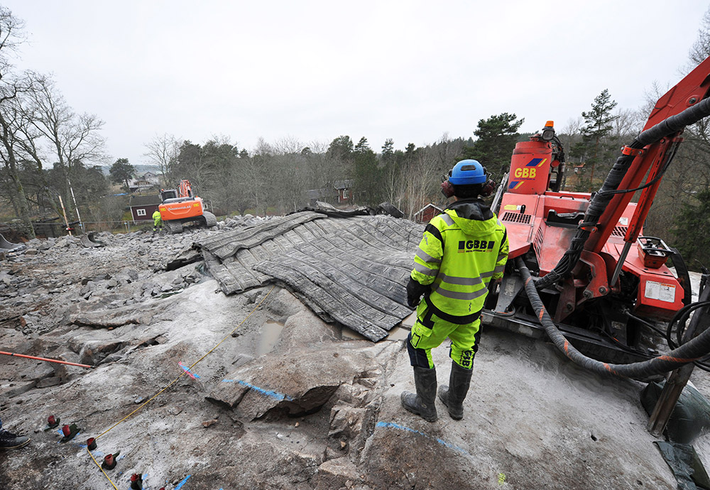 Bergssprängningsarbete på gång i Stockholms skärgård